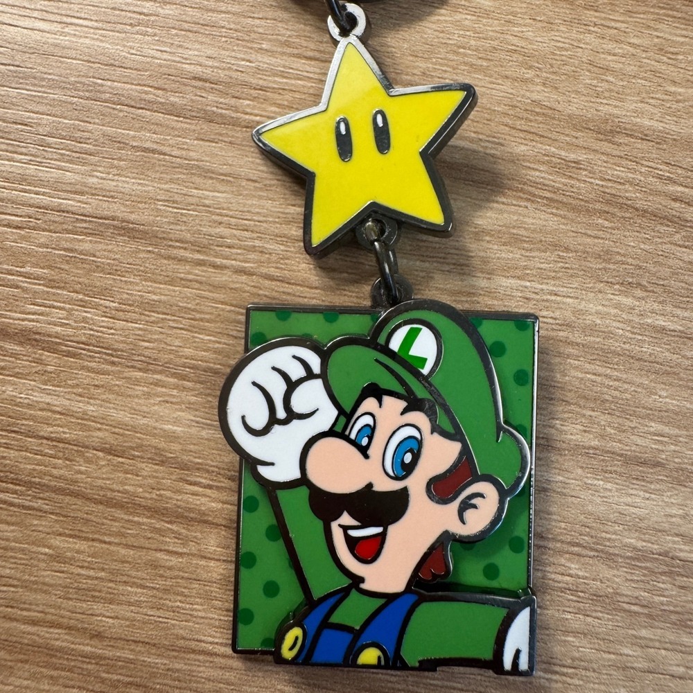 Super Nintendo World Luigi Enamel Keychain Universal Studios Super Star Charm